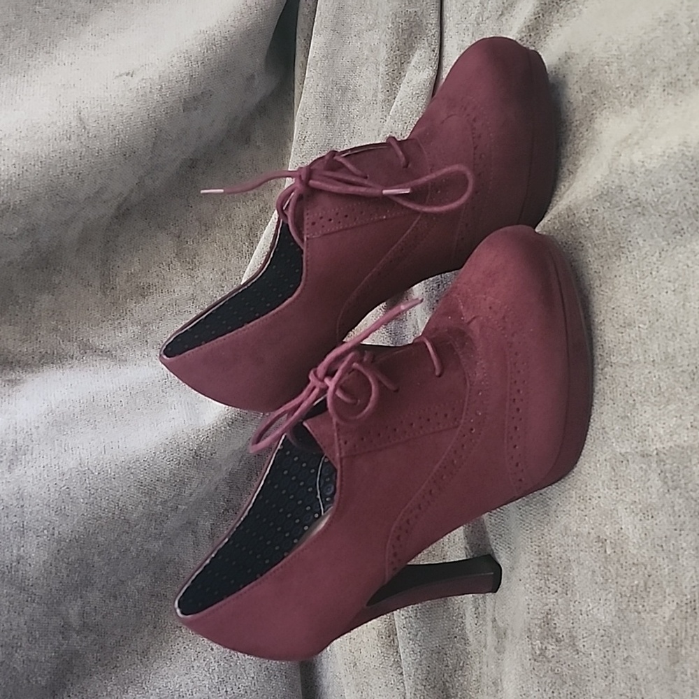 Fiona brand Jetset Suede size 10